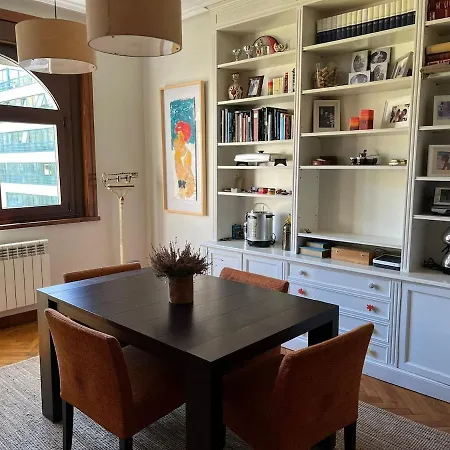 Amplio Y Luminoso Piso En El Centro De Vigo