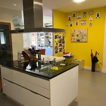 Amplio Y Luminoso Piso En El Centro De Vigo