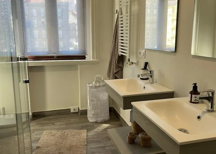 Amplio Y Luminoso Piso En El Centro De * Vigo